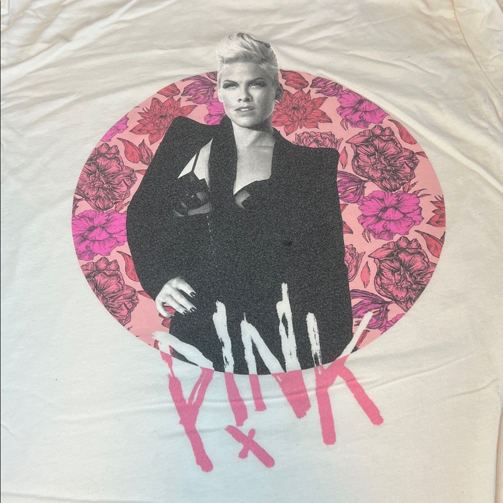 P!nk Graphic tShirt White Size Small